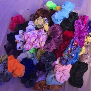 5 random scrunchies
